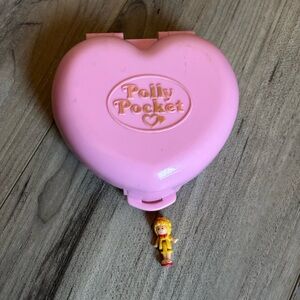 Vintage Polly Pocket country cottage with doll